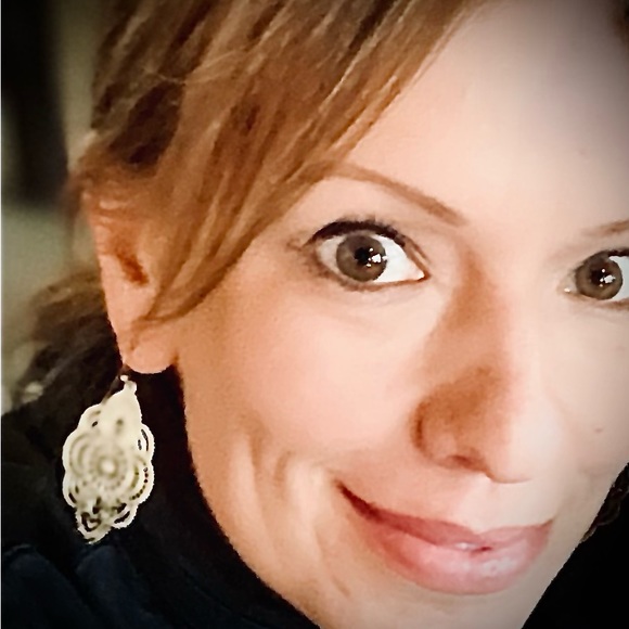 Meet your Posher, Lisa - Picture 1 of 1